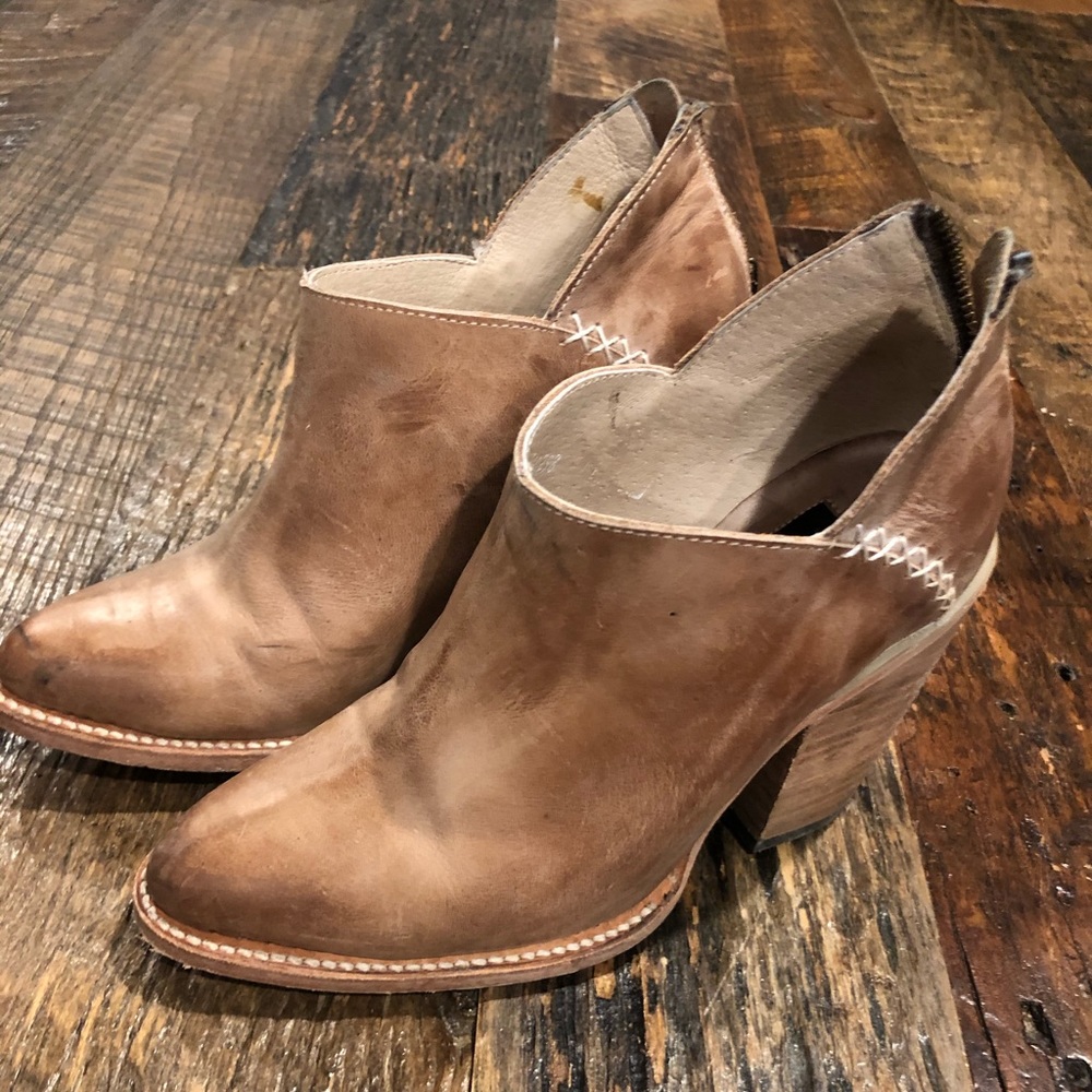 Bed Stu size 8 shoes.